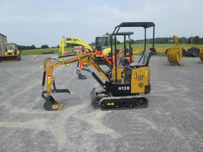 1-Ton Mini Hydraulic Excavator – 13.5HP Rato Engine Micro Crawler Digger (AGT Industrial) image 0