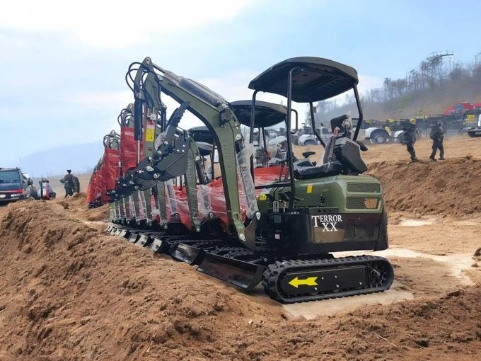 TYPHON TERROR XX Heavy-Duty Mini Excavator – 4000 lbs Green Edition Rubber Track Digger with Kubota D902 Diesel image 4
