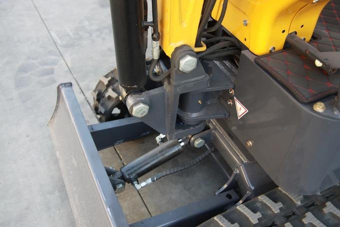 1-Ton Mini Small Excavator – 13.5HP Briggs & Stratton Engine with Hydraulic Thumb and Swing Boom (AGT Industrial) image 7