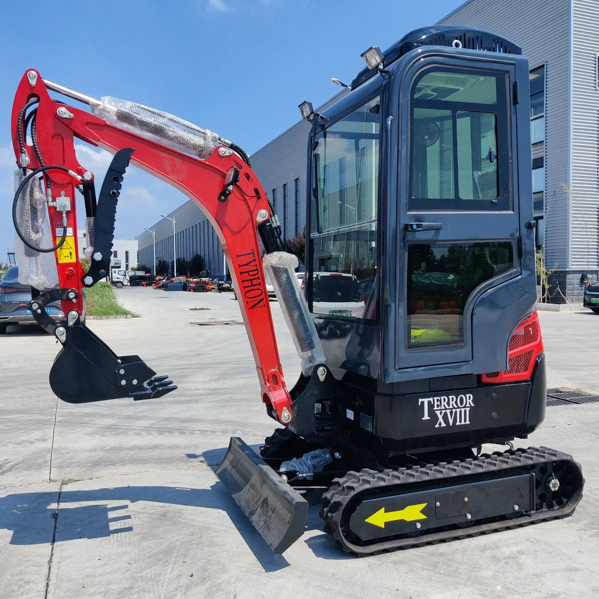TYPHON TERROR XVIII Prestige 2-Ton Mini Excavator – Premium Crawler Digger with Genuine Kubota D902 Diesel Engine image 5