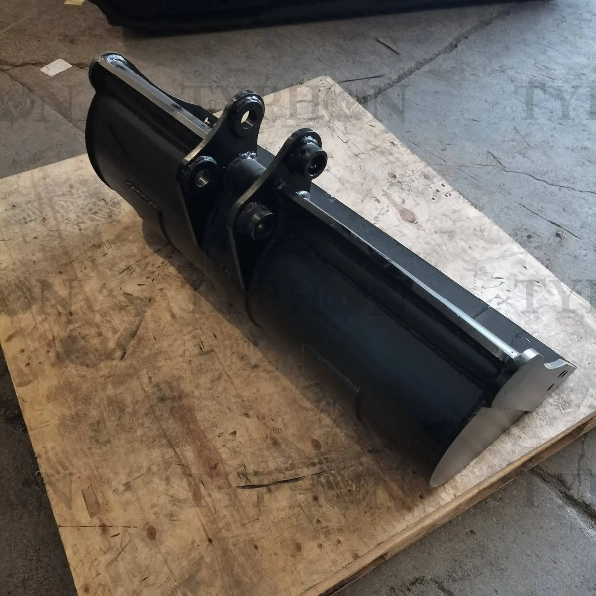 39" (1000mm) Heavy-Duty Hydraulic Tilting Bucket – For 2 to 3.5-Ton Mini Excavators image 3