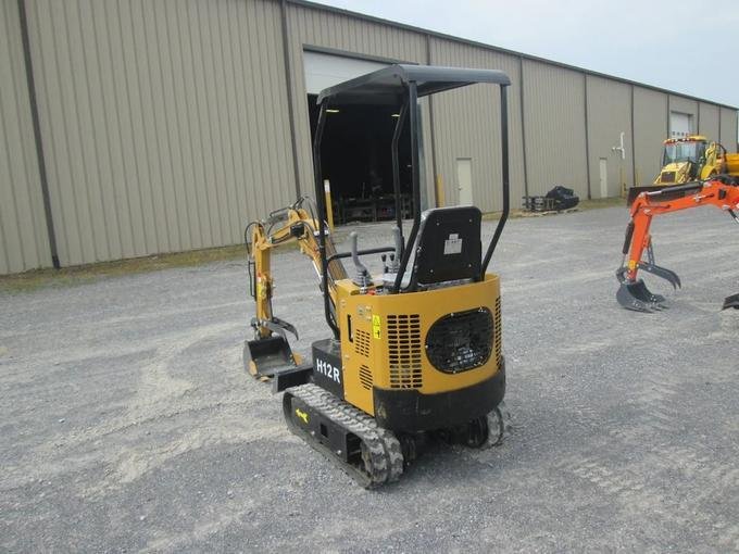 1-Ton Mini Hydraulic Excavator – 13.5HP Rato Engine Micro Crawler Digger (AGT Industrial) image 2