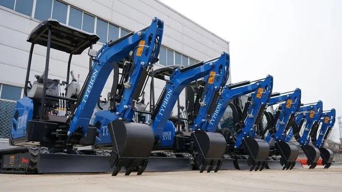 TYPHON TERROR XVII Heavy-Duty Cabin Mini Excavator – 4000 lbs Closed Cab Rubber Track Digger with Kubota Diesel image 7