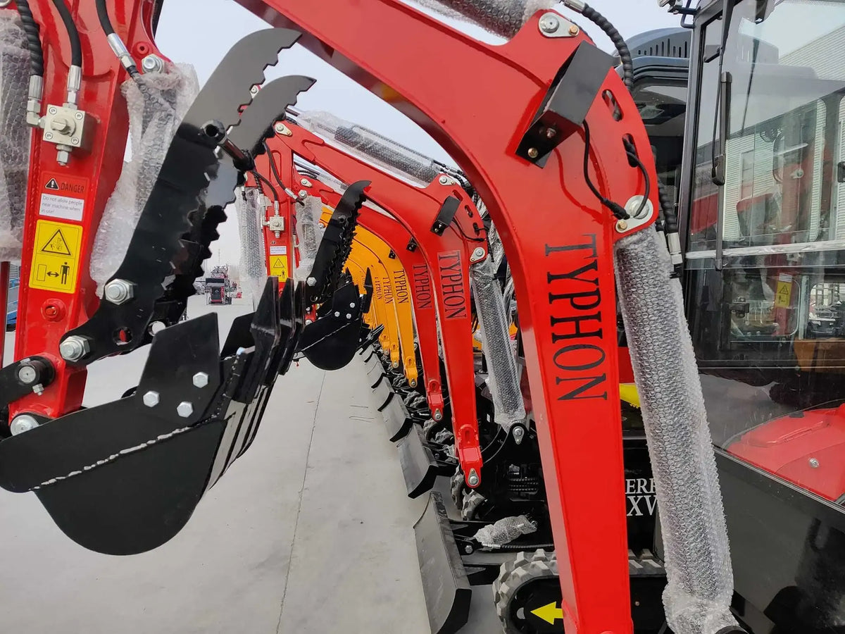 TYPHON LUX Heavy-Duty Mini Excavator – 4000 lbs Rubber Track Digger with Kubota Diesel Engine image 4